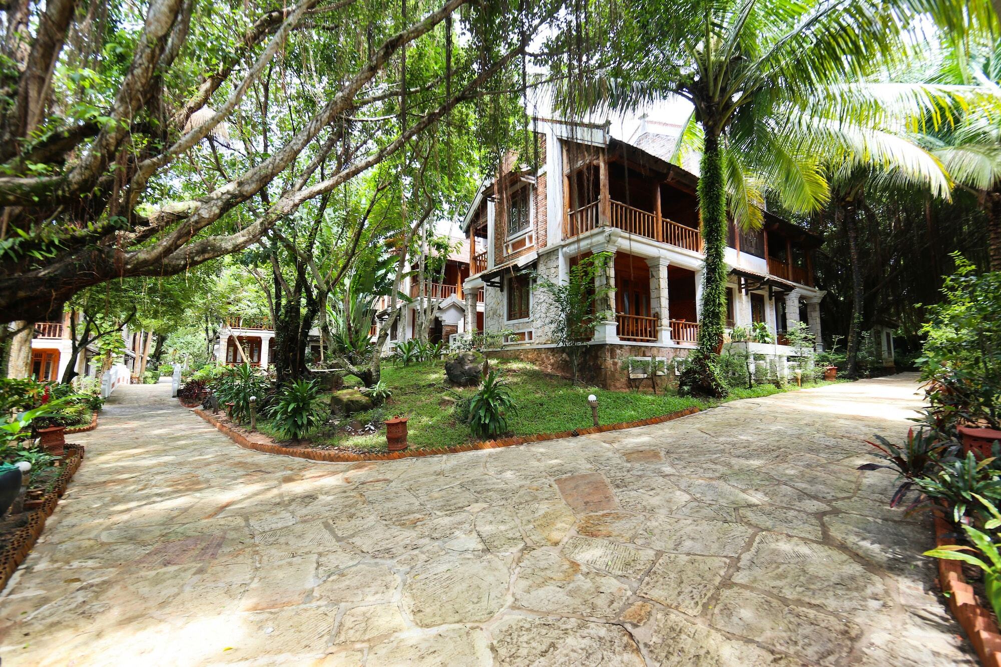 Ancient Village Phu Quoc Resort Exterior photo